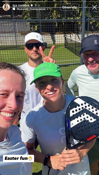 Iga Świątek z siostrą Agatą, ojcem Tomaszem i trenerem Maciejem Ryszczukiem