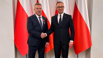 Andrzej Duda odznaczył prezesa PZPN. "Order to nie za dużo"
