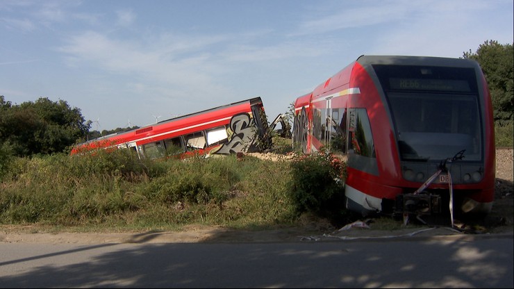 Kołbaskowo. Wykolejony pociąg DB Regio od lipca stoi obok torów