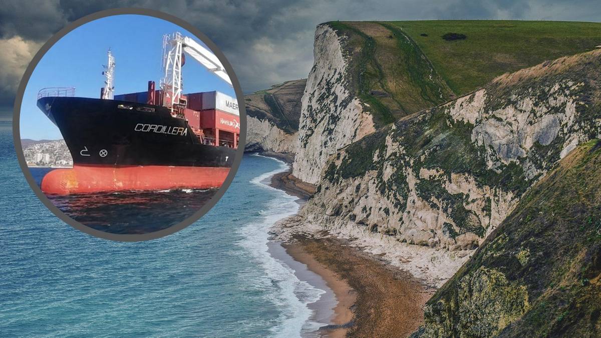 Statek towarowy "Sinegorsk" zacumowany blisko brytyjskiego wybrzeża.