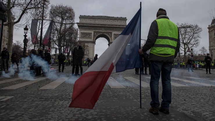 Ponad 1700 aresztowanych podczas protestów "żółtych kamizelek" we Francji