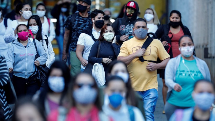"Pandemia weszła w nową, niebezpieczną fazę". Szef WHO ostrzega