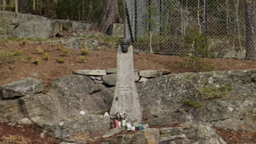 Zbezczeszczono pomnik nastolatka. "Breivik miał zawsze rację"