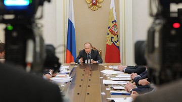 Kreml odrzuca oskarżenia o korupcję Putina. "Próba wpłynięcia na wybory"