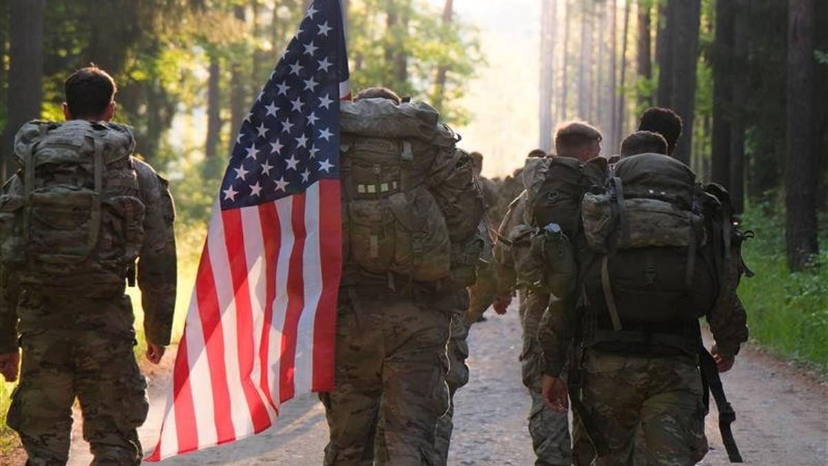 Spór o żołnierzy USA. "Zysk niewielki, kłopot duży" kontra "brać, nie wybrzydzać"