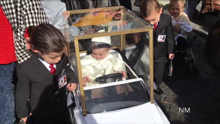 "Minipapież" Franciszek najlepszym przebraniem podczas karnawału w Neapolu