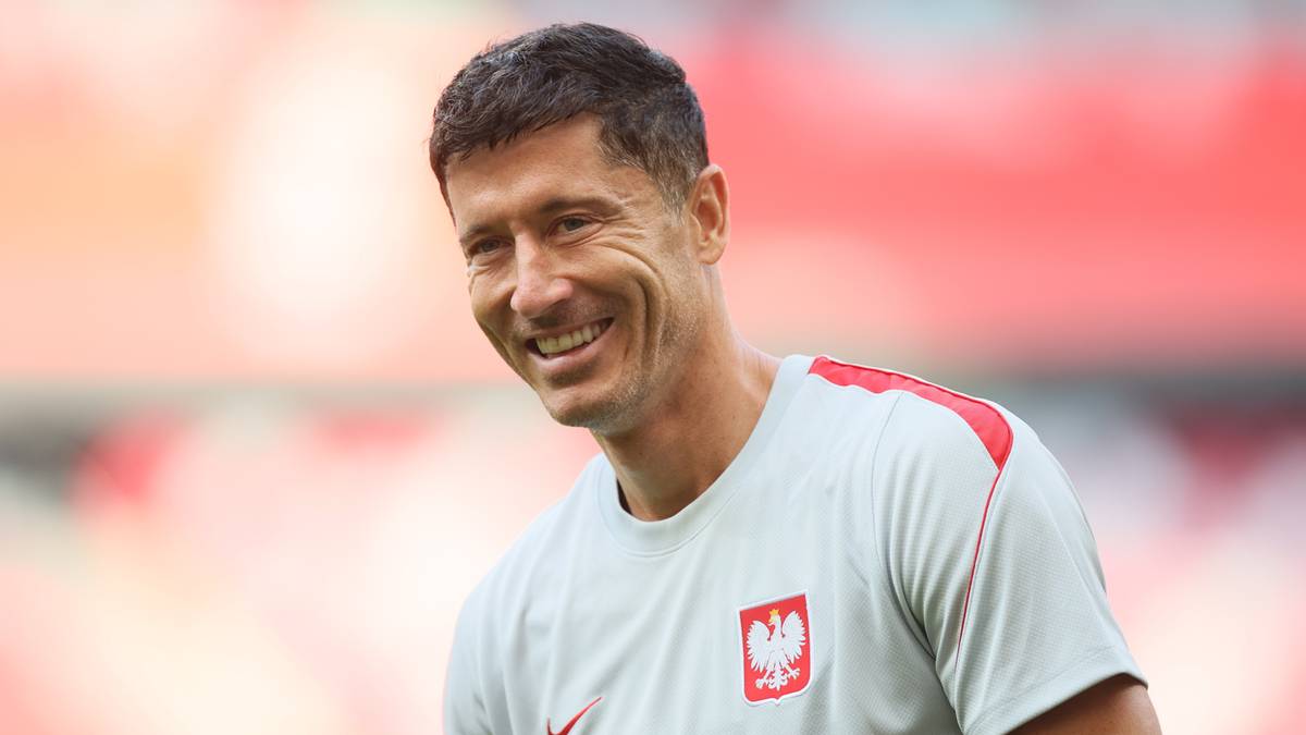 Robert Lewandowski w stroju treningowym reprezentacji Polski.