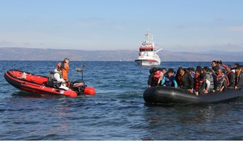 Frontex wysyła funkcjonariuszy i okręty na greckie wyspy