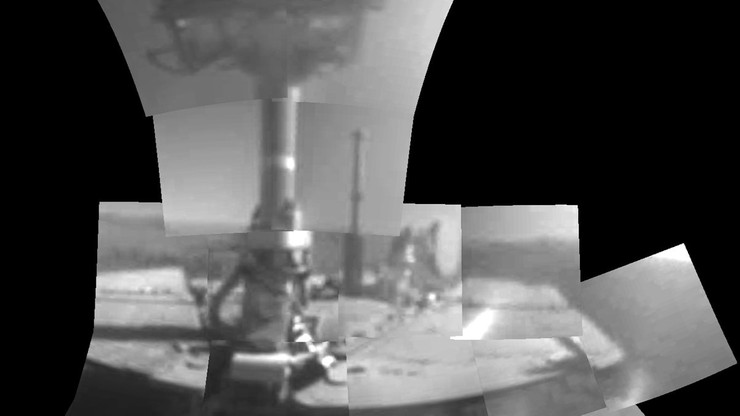 Pierwsze pełne "selfie" na Marsie. Łazik świętuje 5 tys. marsjańskich dni pracy