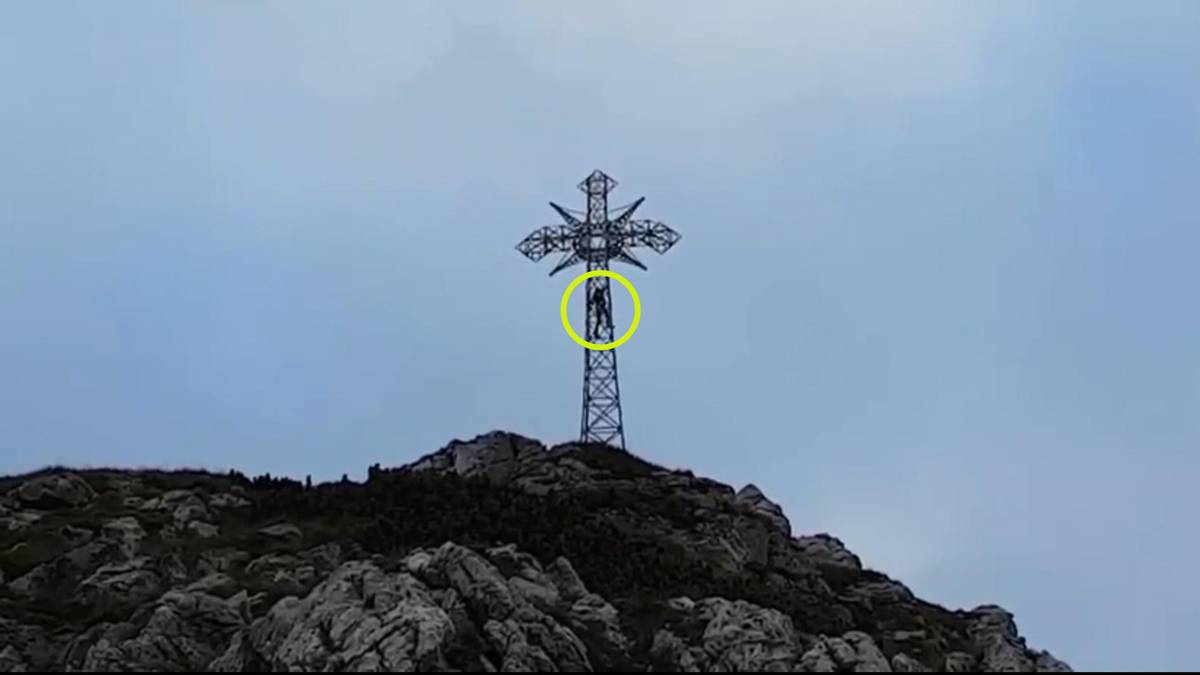 Wyruszyli przed świtem, zdobyli szczyt głupoty. Sceny na Giewoncie