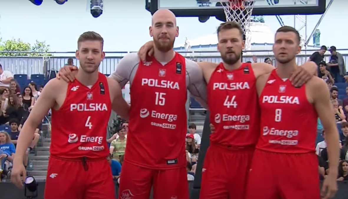 Polacy wygrali dwa mecze i awansowali do play off MŚ koszykarzy 3x3