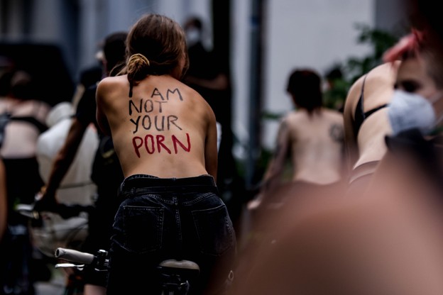 "Uwolnić biust" - demonstracja w Berlinie