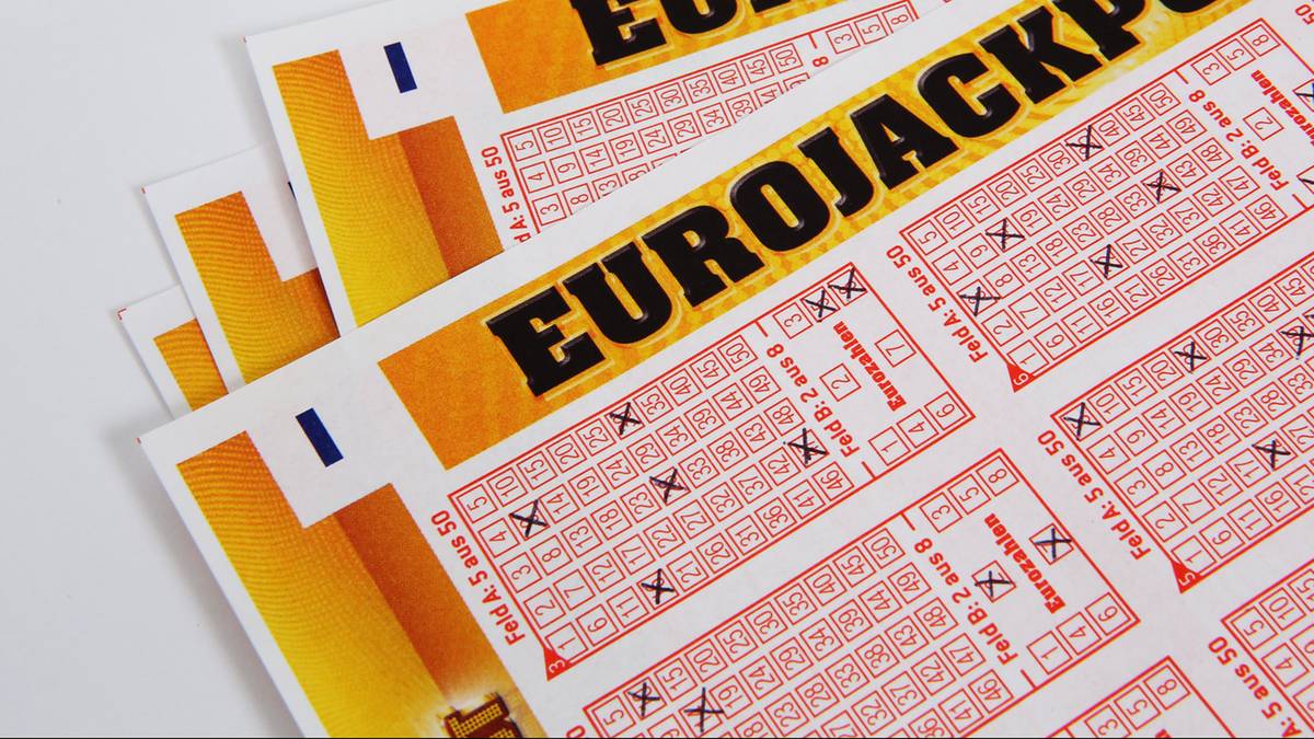 Ogromna kumulacja w Eurojackpot rozbita. Polak wśród wygranych