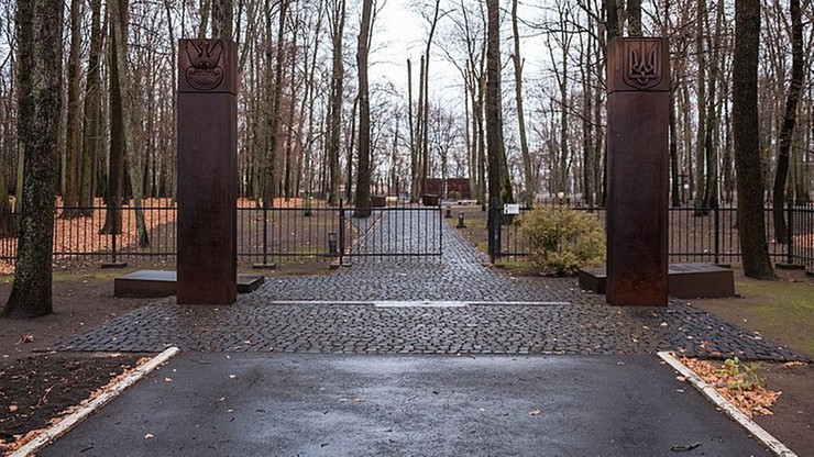 Charków. Bomba kasetowa spadła na cmentarz z grobami polskich żołnierzy