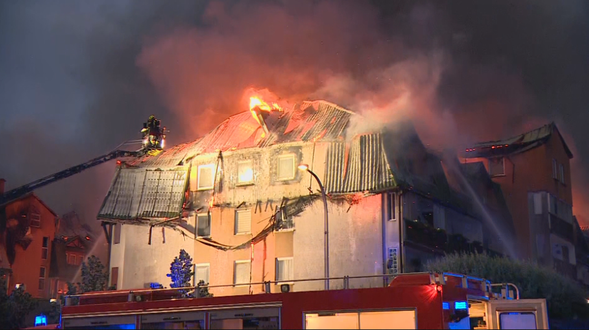 Ogromny pożar w Ząbkach. Straż: Ogień został opanowany