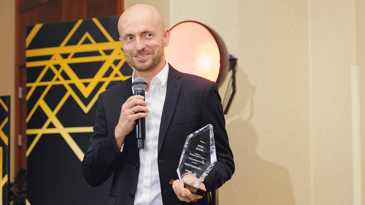 Kajetan Kajetanowicz odbiera statuetkę Ikona Sportu.