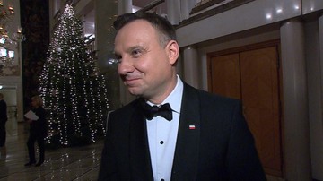 Muszka prezydenta Dudy z 25-lecia Telewizji Polsat i konstytucja od Kwaśniewskiego. Politycy wspierają WOŚP