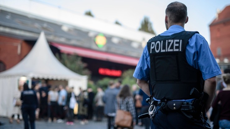 Niemcy: policjant podejrzany o planowanie aktów terroru