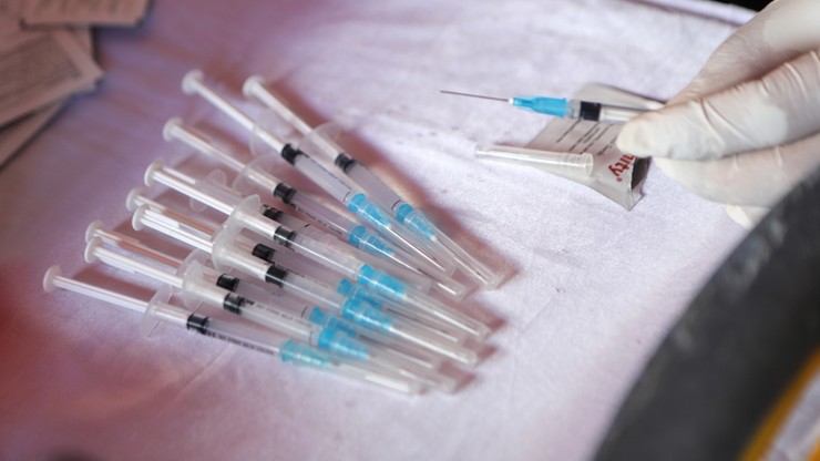 Izrael wycofał się z podawania trzeciej dawki szczepionki większości chorych z nowotworami