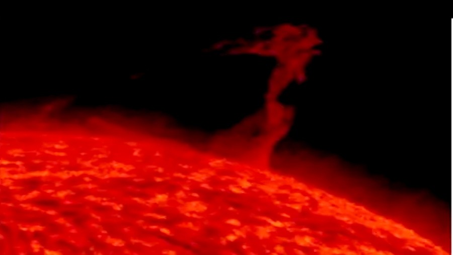 Słoneczna plazma przypominająca tornado. Fot. NASA / SDO / Andrew McCarthy.
