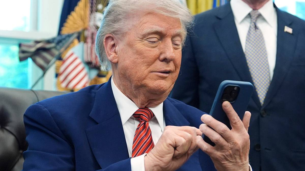 Prezydent USA rusza z nowym biznesem. "Trump Mobile" będzie oferować złote smartfony