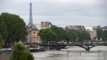Woda w Sekwanie w Paryżu nieznacznie opadła