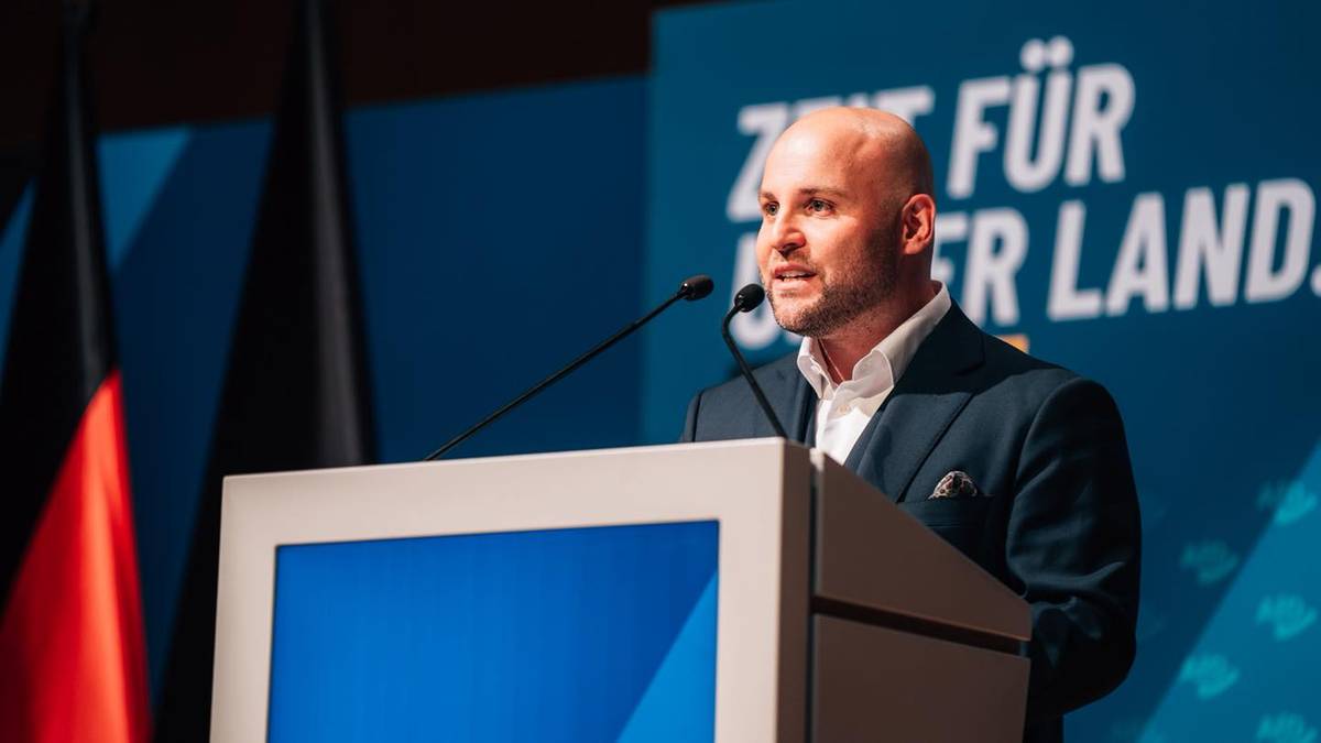 Afera w Niemczech. "Marionetka Moskwy" z AfD chce lecieć do Rosji