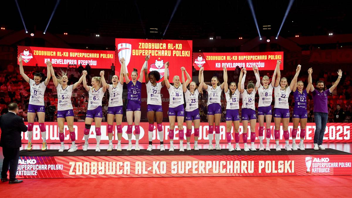 Siatkarki Developres Rzeszów na podium po zwycięstwie w Superpucharze Polski.