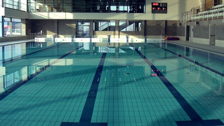 69-latek utonął na strzeżonym basenie w Zabrzu. Sprawę bada policja