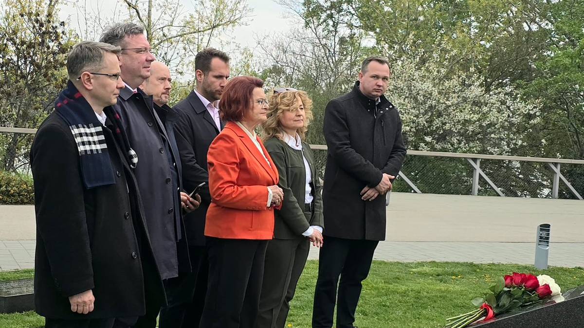 Politycy PiS w Budapeszcie. Poparcie dla Orbana i spotkanie z Ziobrą