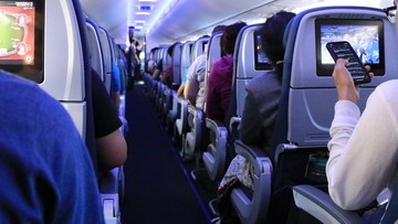 Stewardessa okradziona podczas lotu do Kolumbii. Pasażer przywłaszczył sobie tysiące dolarów
