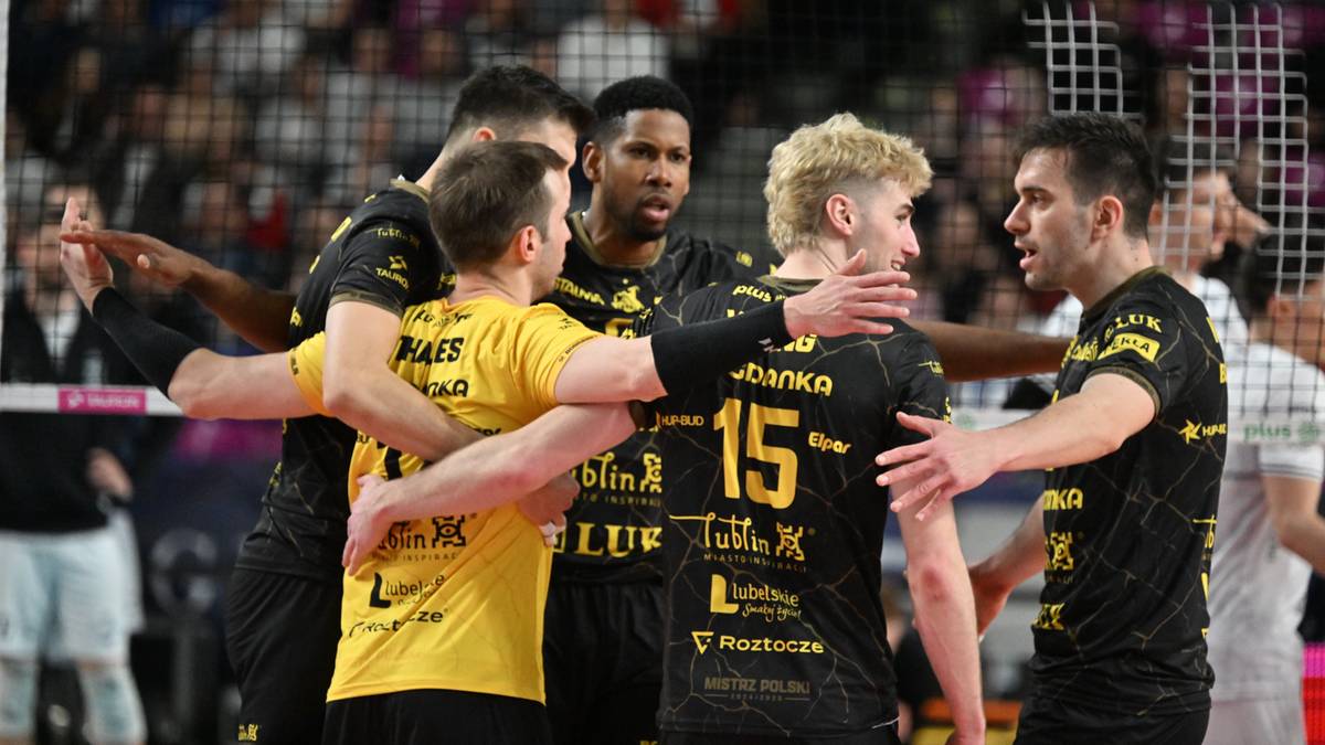Siatkarze drużyny Bogdanka LUK Lublin świętują po zdobyciu punktu.