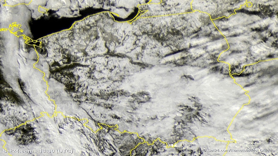 Zdjęcie satelitarne Polski w dniu 17 stycznia 2021 o godzinie 14:00. Dane: Sat24.com / Eumetsat.