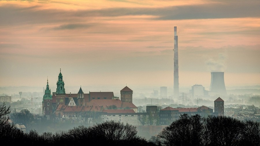 Fot. Smog nad Krakowem. Fot. Wikipedia / Jar.ciurus.