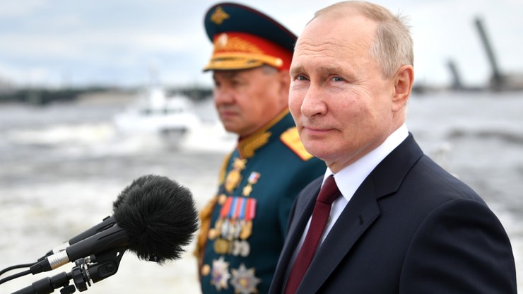 Władimir Putin grozi wrogom na paradzie rosyjskich sił morskich w Petersburgu