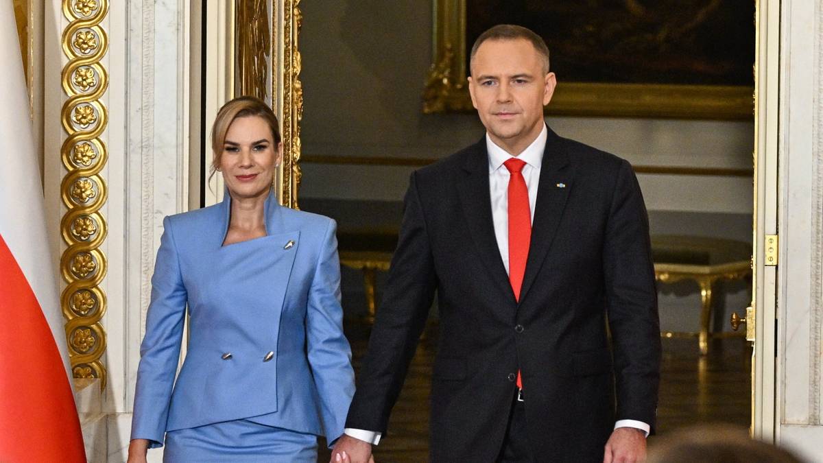 Oficjalne portrety Karola i Marty Nawrockich. Tak zaprezentowała się prezydencka para