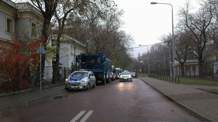 Policja przygotowała sprzęt na zamieszki. Polewaczka w Parku Skaryszewskim w Warszawie