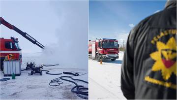 Służby ratownicze usuwają wyciek oleju opałowego w Zatoce Botnickiej, używając sprzętu i woz&oacute;w strażackich w zimowych warunkach.
