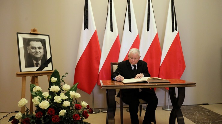 "Bardzo wiele się od niego nauczyłem". Jarosław Kaczyński wspomina Jana Olszewskiego