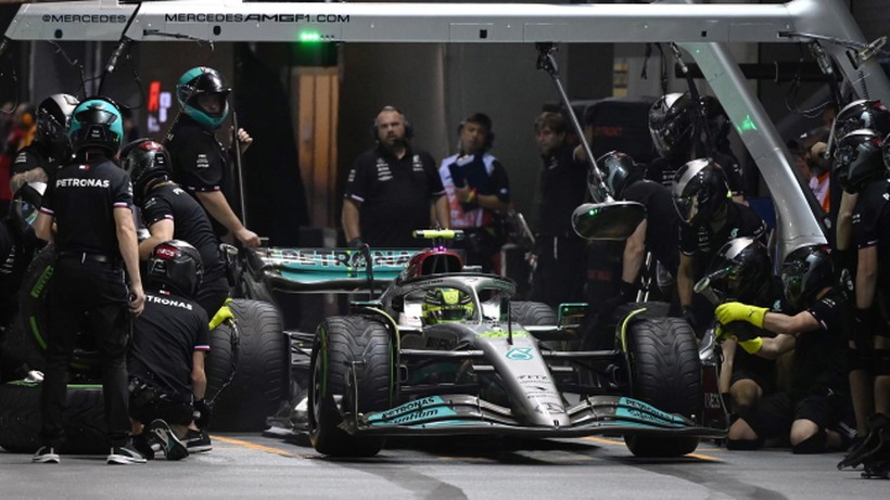 Formuła 1: Mercedes ukarany grzywną za... kolczyk w nosie