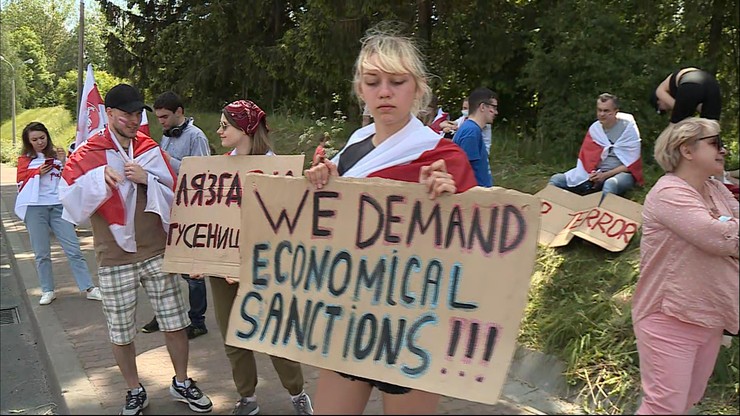 Bobrowniki. Białorusini protestują na granicy. Zablokowana droga