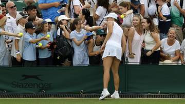 Iga Świątek ma za sobą zwycięski mecz podczas pierwszej rundy turnieju singlistek na Wimbledonie. Polka pokonała Po