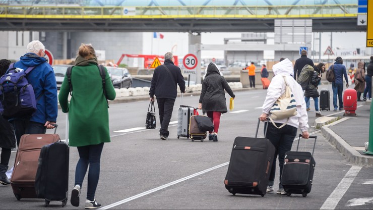 Lotnisko Paryż-Orly wraca do normalności. Po ataku terrorystycznym