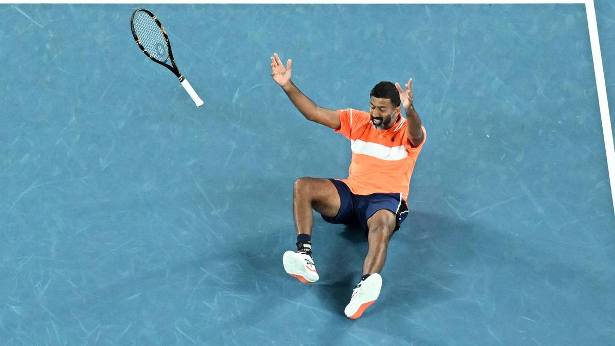 Tenisista Rohan Bopanna świętuje zwycięstwo na korcie