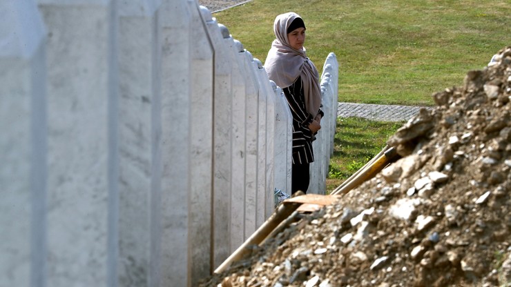 Tysiące ludzi na uroczystościach w 26. rocznicę masakry w Srebrenicy