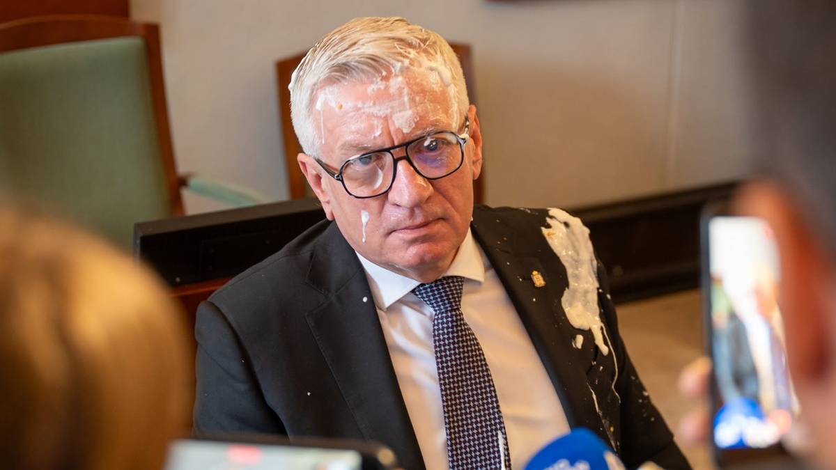 Zarzuty dla sprawców ataku na prezydenta Poznania. Grozi im do trzech lat więzienia