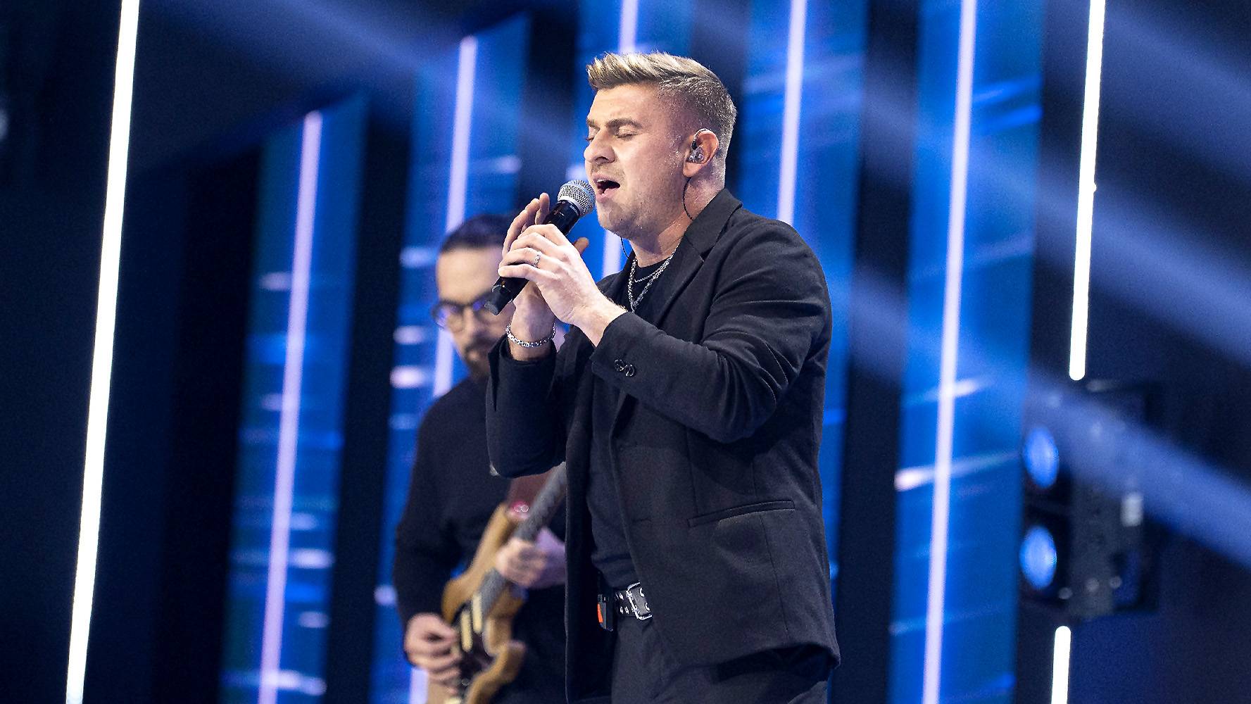 Robert Wiewióra: W Must Be The Music cover to za mało - Polsat.pl