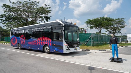 Pierwszy na świecie w pełni autonomiczny autobus jeździ już po Singapurze