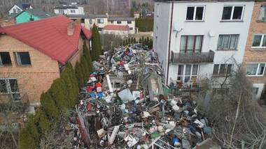 Ma obsesję gromadzenia śmieci. Zamienił życie sąsiadów w koszmar