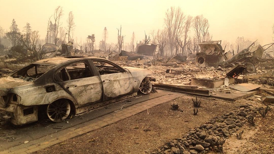 Strawione przez pożar domy w Santa Rosa w Kalifornii. Fot. Instagram / @mahusay3g.